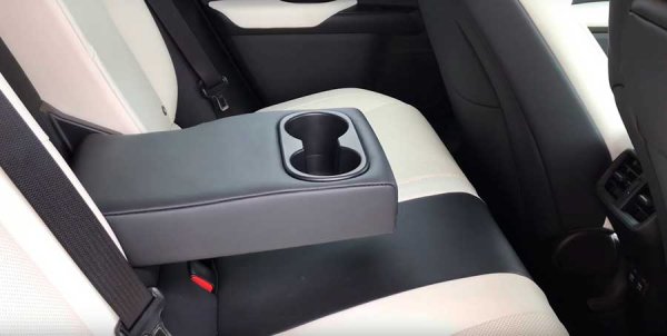 Lexus UX 2019 - городской кроссовер премиум-класса с агрессивным дизайном