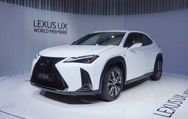 Lexus UX 2019 - городской кроссовер премиум-класса с агрессивным дизайном