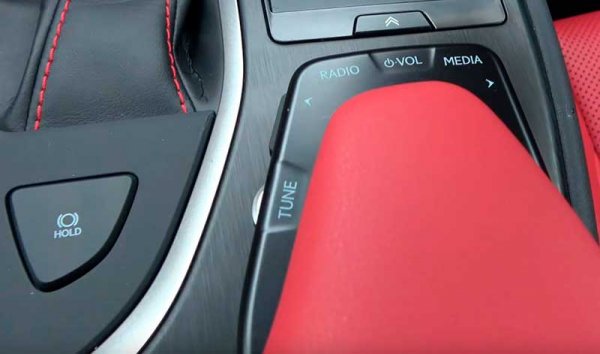 Lexus UX 2019 - городской кроссовер премиум-класса с агрессивным дизайном