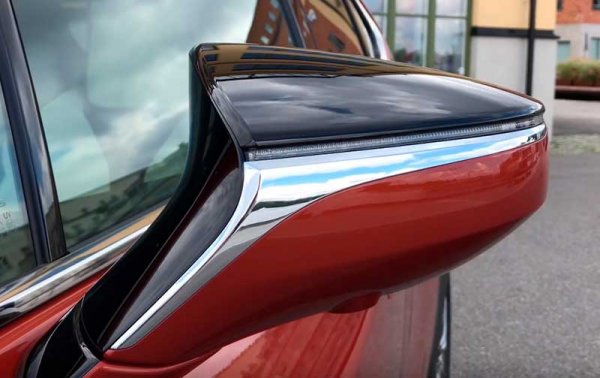 Lexus UX 2019 - городской кроссовер премиум-класса с агрессивным дизайном