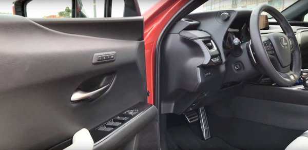 Lexus UX 2019 - городской кроссовер премиум-класса с агрессивным дизайном