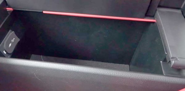 Lexus UX 2019 - городской кроссовер премиум-класса с агрессивным дизайном