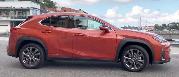 Lexus UX 2019 - городской кроссовер премиум-класса с агрессивным дизайном
