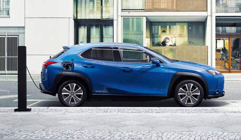 Lexus UX300e - новый электрический кроссовер люксового бренда