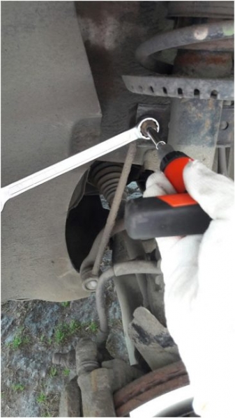 Меняем стойки стабилизатора на Фольксваген Поло седан