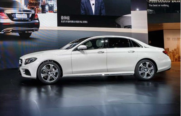 Mercedes-Benz представляет для Китая седан E-Class увеличенной мощности