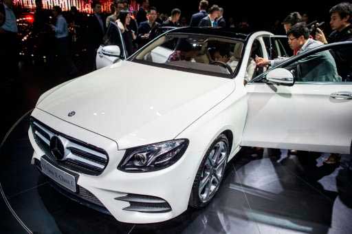 Mercedes-Benz представляет для Китая седан E-Class увеличенной мощности