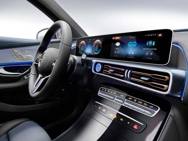 Mercedes-Benz привезет в Россию электрический кроссовер EQC 400