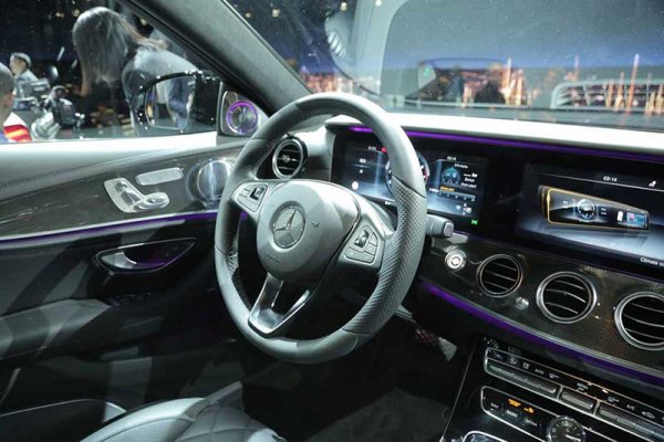 Mercedes-Benz рассекретил салон нового C-Class