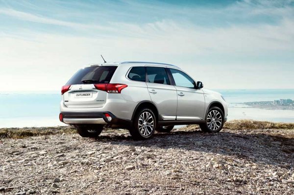 Mitsubishi Outlander 2015, обзор, технические характеристики, отзывы владельцев