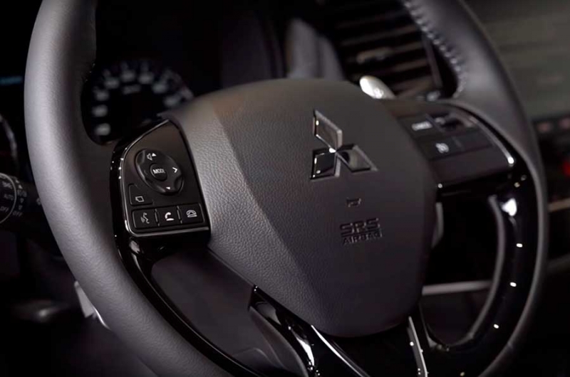 Mitsubishi Outlander 2020 - фантастический Mitsu с 7 посадочными местами на мяч