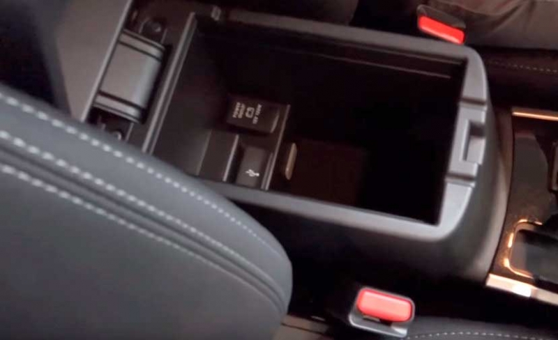Mitsubishi Outlander 2020 - фантастический Mitsu с 7 посадочными местами на мяч