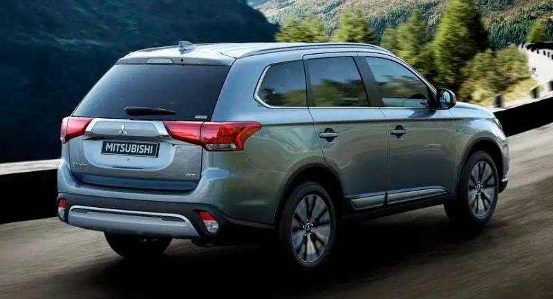 Mitsubishi Outlander 2020 - фантастический Mitsu с 7 посадочными местами на мяч