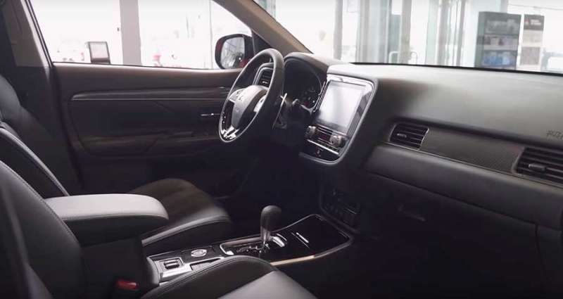 Mitsubishi Outlander 2020 - фантастический Mitsu с 7 посадочными местами на мяч