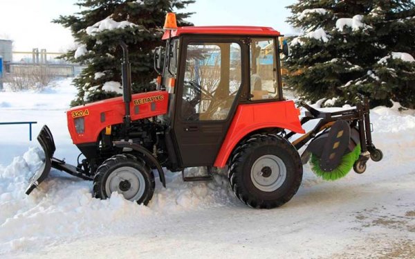 МТЗ 320 — малогабаритный трактор для сложных работ