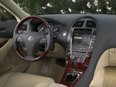 Начало продаж в России Lexus ES