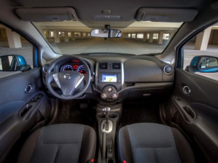 Nissan Versa 2015 - первый превью