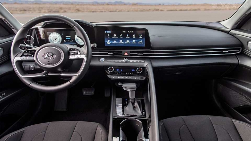Новая Hyundai Elantra CN7 (2021) для России: почему корейцы в этом классе всех сделали?