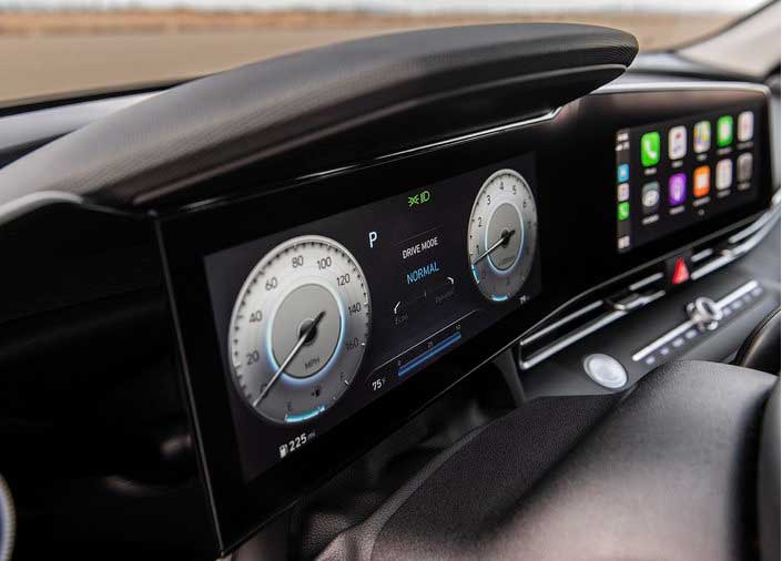 Новая Hyundai Elantra CN7 (2021) для России: почему корейцы в этом классе всех сделали?