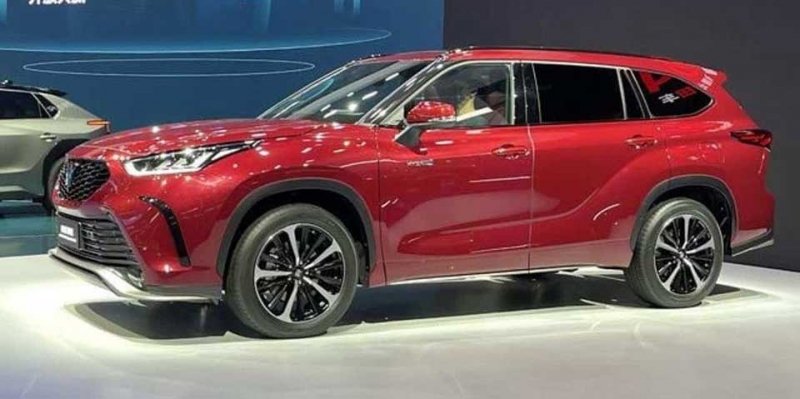 Новинки автосалона в Шанхае — Toyota Crown Kluger и Cadillac Lyriq