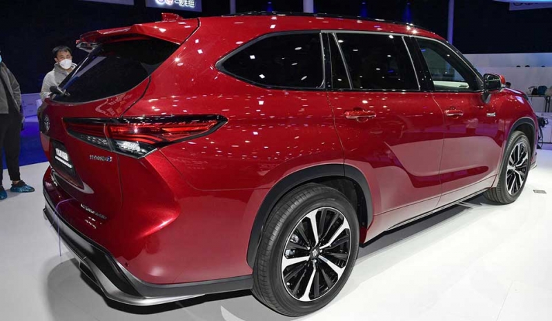 Новинки автосалона в Шанхае — Toyota Crown Kluger и Cadillac Lyriq