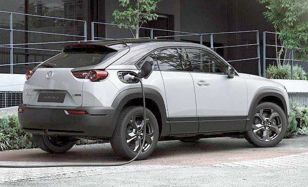 Новая электрическая Mazda MX-30 с увеличенным запасом хода