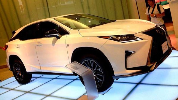 Новый Lexus RX200t с ярким дизайном