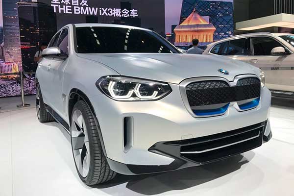 Новый заряженный BMW X3 проходит испытания