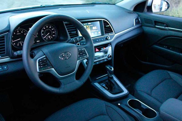 Обновленную Hyundai Elantra представили в Москве