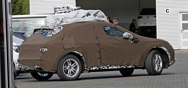 Обновленный кроссовер Audi Q3 проходит испытания