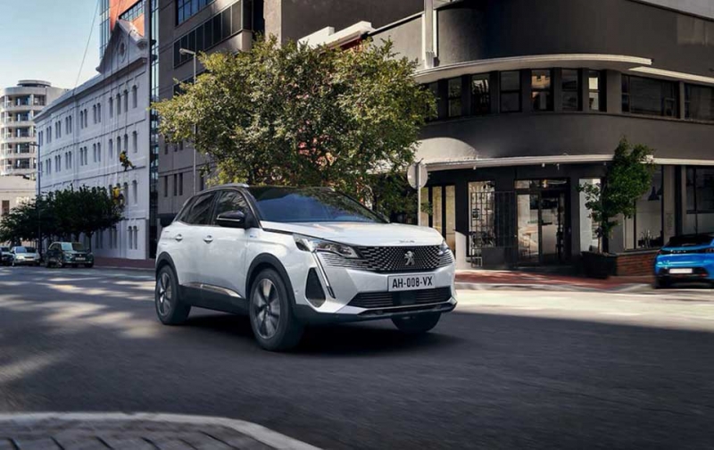 Peugeot 3008 Hybrid 4 2021 - новый подключаемый гибрид с ночным видением