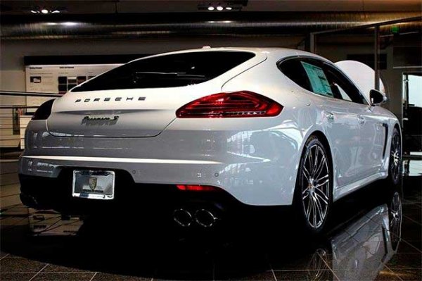 Porsche представила дизайн обновленной Panamera