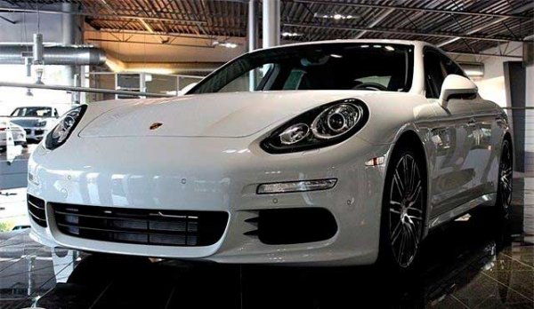 Porsche представила дизайн обновленной Panamera