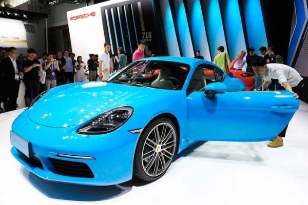 Porsche рассекретил цены на купе 718 Cayman в России 