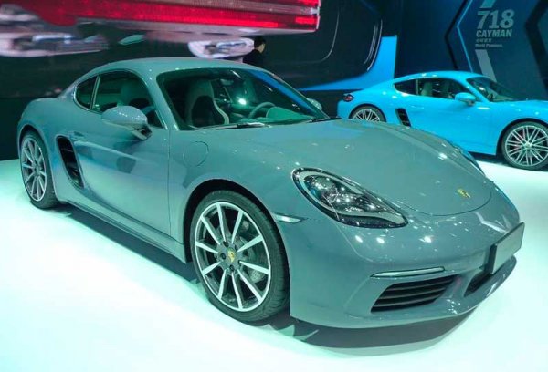 Porsche рассекретил цены на купе 718 Cayman в России 