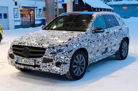 Прототип Mercedes-Benz GLC «засветился» перед линзами фотографических фонарей