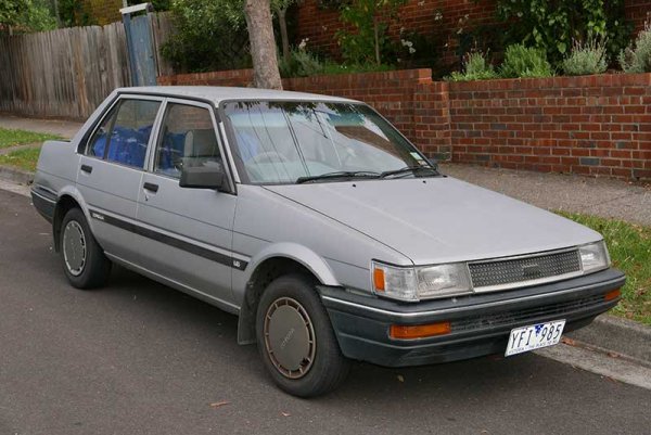 Рестайлинг седана Toyota Corolla E170: новая машина на российском рынке