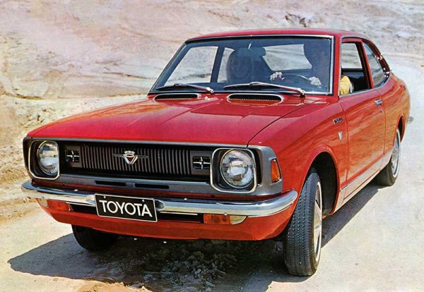Рестайлинг седана Toyota Corolla E170: новая машина на российском рынке