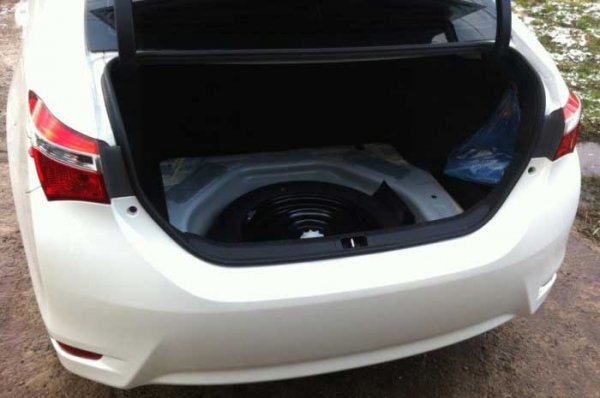 Рестайлинг седана Toyota Corolla E170: новая машина на российском рынке