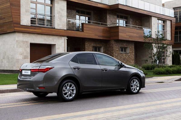 Рестайлинг седана Toyota Corolla E170: новая машина на российском рынке