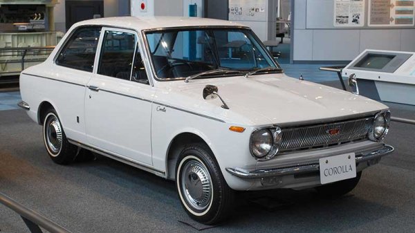 Рестайлинг седана Toyota Corolla E170: новая машина на российском рынке
