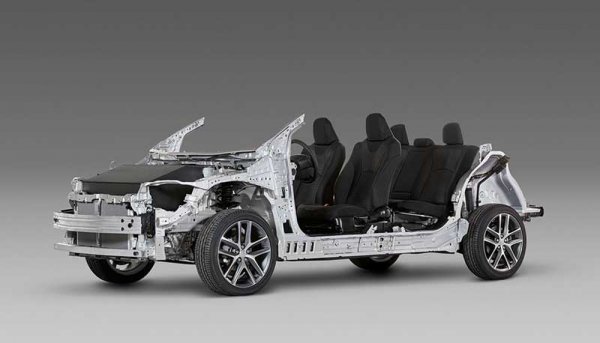 Рестайлинг седана Toyota Corolla E170: новая машина на российском рынке
