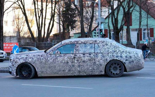 Rolls-Royce рассекретил обновленный седан Phantom