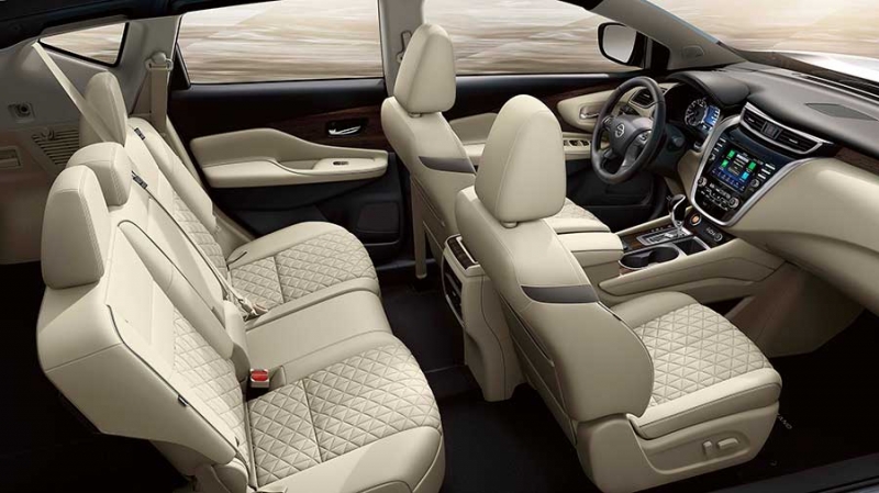 Современный космический корабль Nissan Murano в футуристическом дизайне