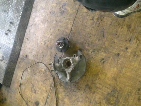 Ступица и ступичный подшипник Toyota Corolla 120