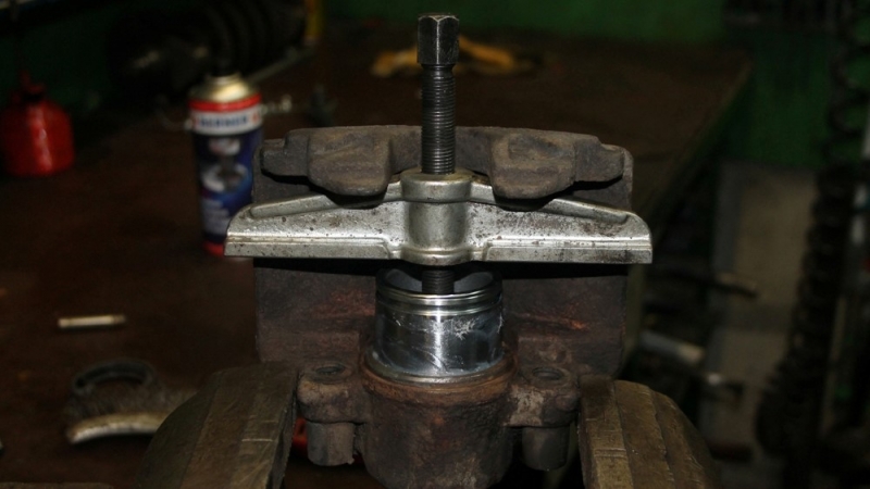 Volkswagen Polo суппорт