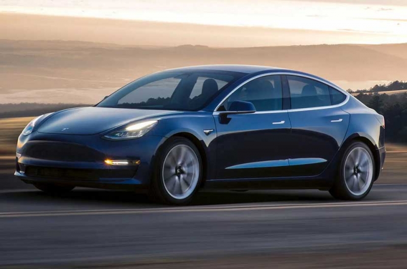Tesla перестала доверяет людям