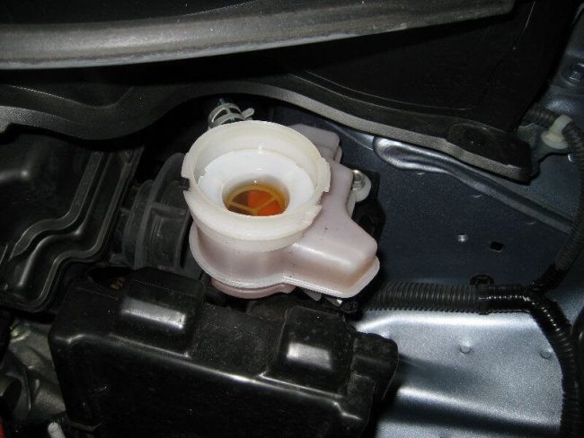 Тормозные колодки на Honda fit