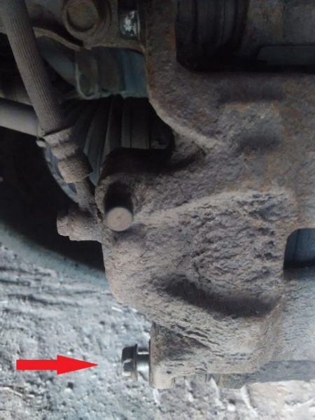 Тормозные колодки Nissan Tiida