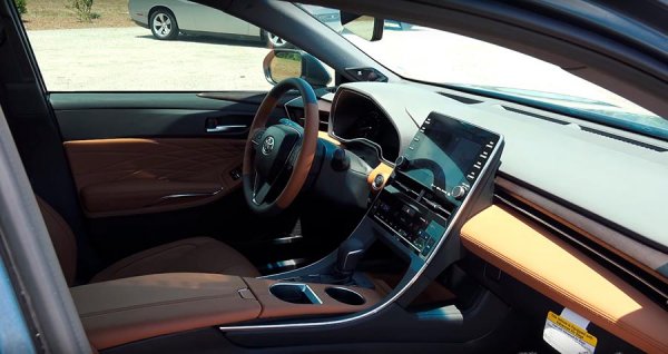 Toyota Avalon 2019 – новая 5 генерация автомобиля с гибридными двигателями
